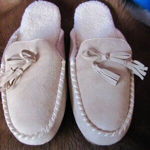 DREAMS PAIRS  LADIES FAUX SHERPA & FAUX SUEDE SLIPPERS  NEW IN BOX